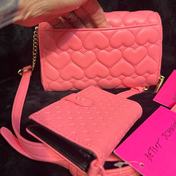 🩷BETSEY JOHNSON Heart Quilted Pink Crossbody & XOLEAH Key Chain Card Wallet🩷NWT - Picture 9 of 17